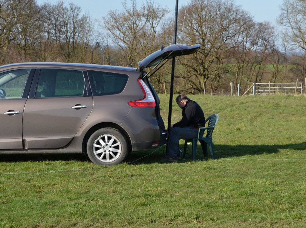 Dave M0TAZ operates top-band portable from his car boot with fishing rod antenna